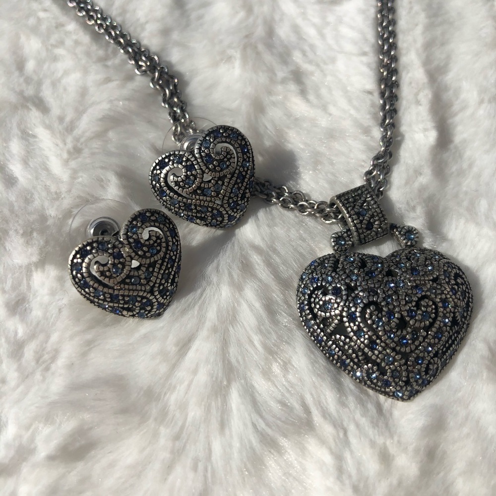 Heart pendant with matching heart earrings 🤍 - Picture 5 of 16